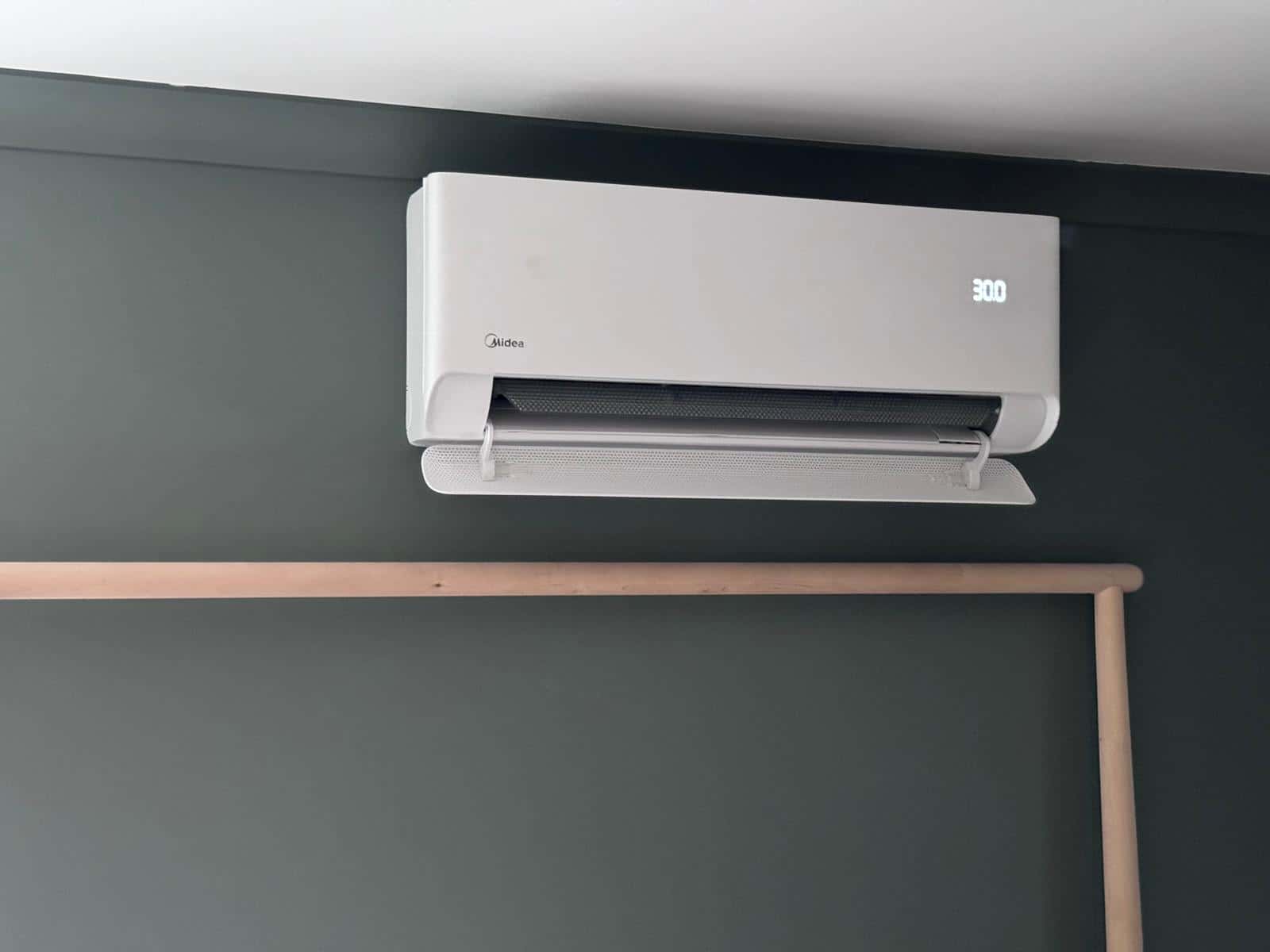 Air conditioning unit in a bedroom